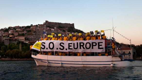 Amnesty-Aktion "SOS Europa" im Juli 2013 vor der Küste von Lesbos
