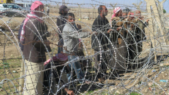 Im Niemandsland: Flüchtlinge zwischen den Grenzzäunen Syriens und der Türkei