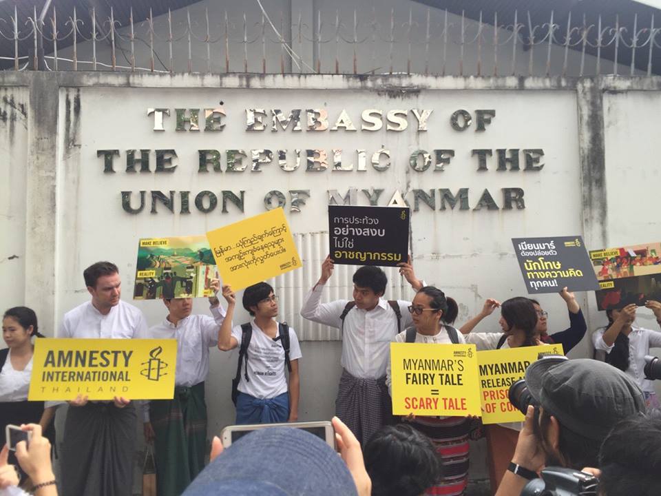 Amnesty Thailand Aktivisten vor der Botschaft von Myanmar