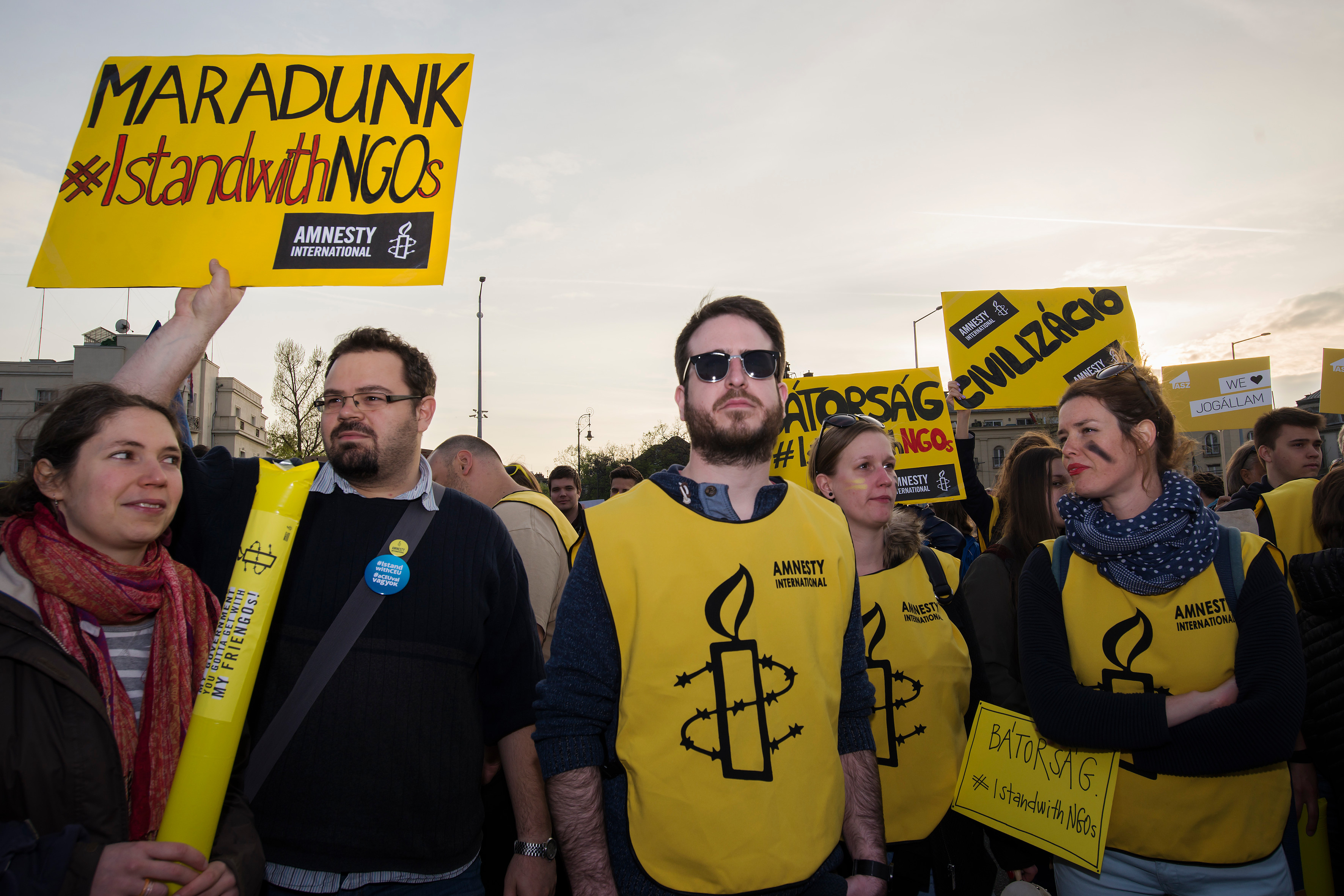 Amnesty International Ungarn protestieren gegen die Einschüchterung von NGOs durch die ungarische Regierung