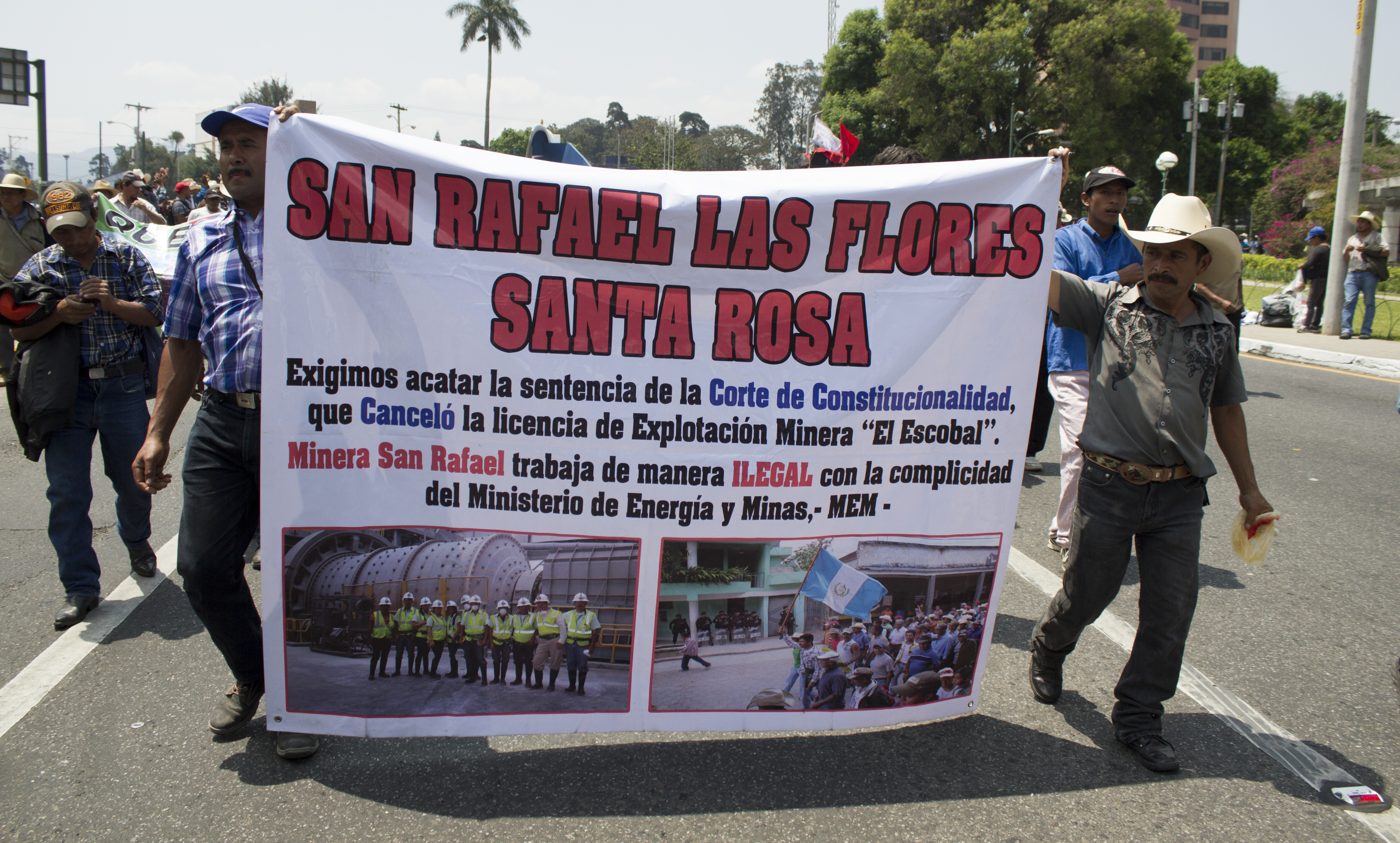 Representants of the Comité en Defensa de la Vida y la Paz during the March for the Water