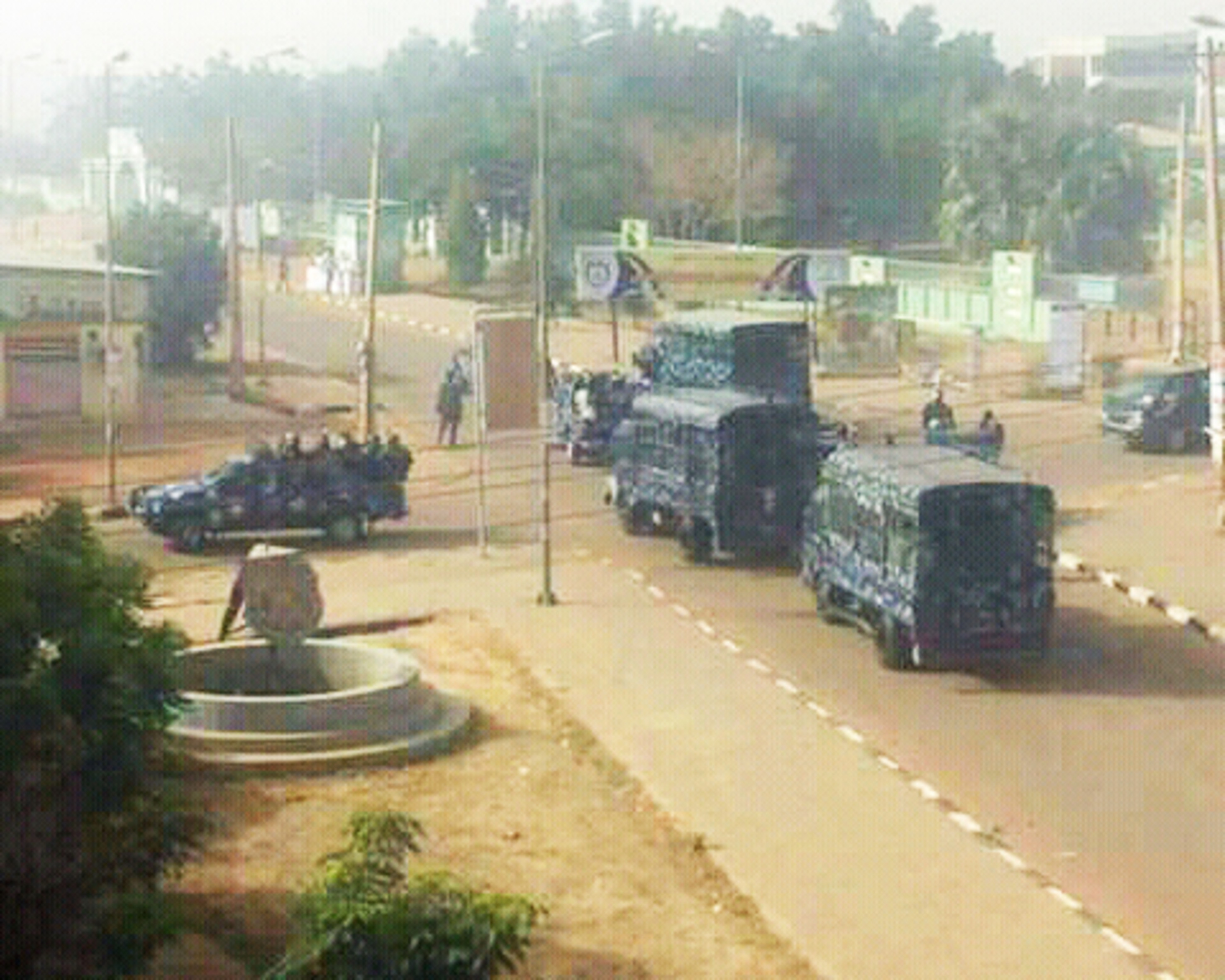 Die sudanesische Polizei auf dem Weg zum Sitzstreik der Studierendenvereinigung in Omdurman 