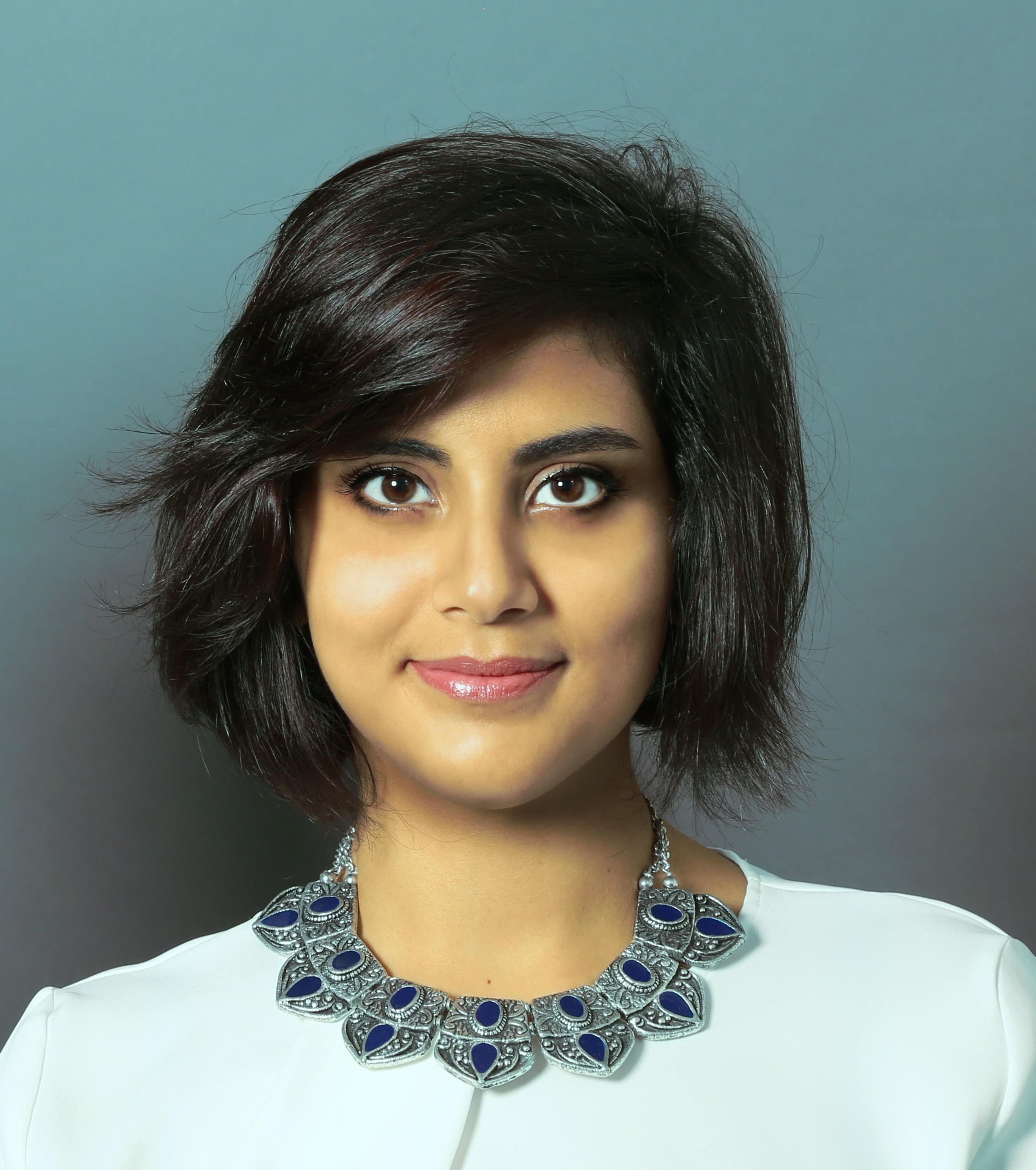 Ein Porträt von Loujain Al-Hathloul