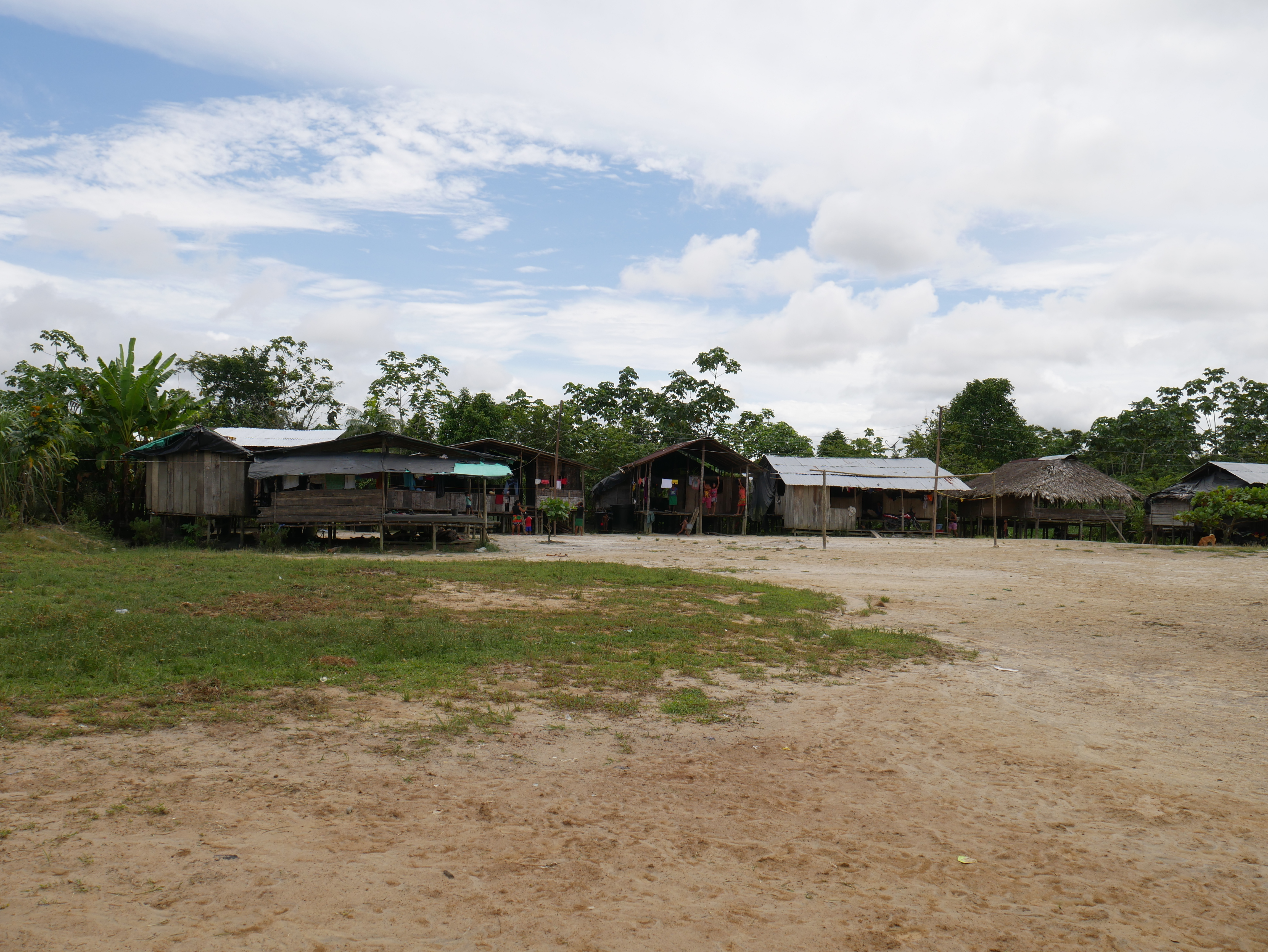 Häuser einer afrokolumbianischen Siedlung in Chocó, Kolumbien