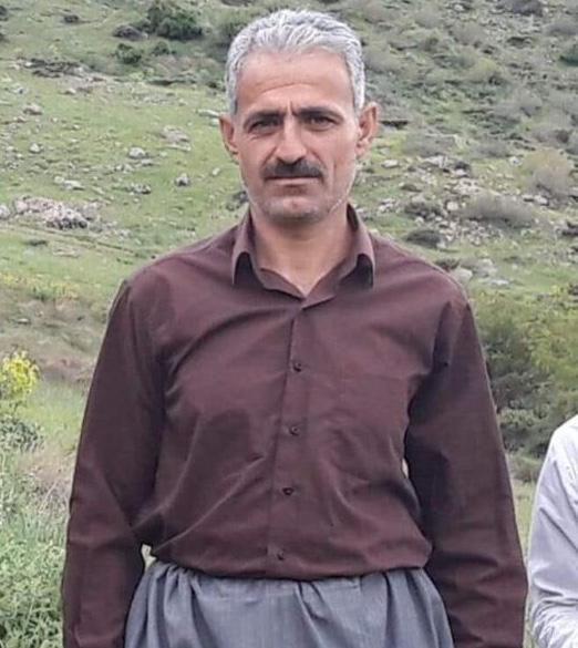 Bakhtiar Rahimi, kurdischer Arbeitsaktivist, Iran, schaut in die Kamera