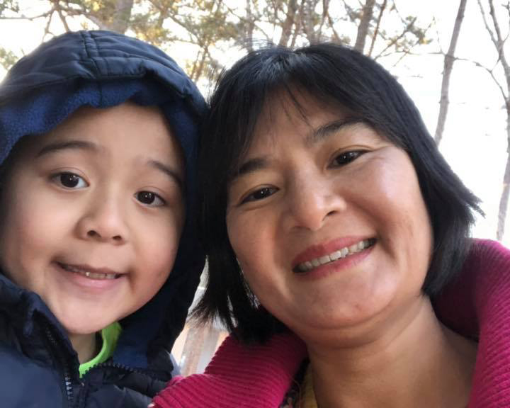 Ein Kind und eine Frau
