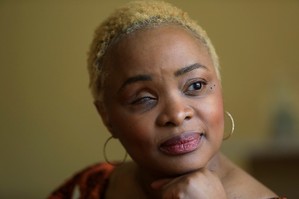 Portrait von Josina Machel, Mosambik, mit dem erblindeten rechten Auge