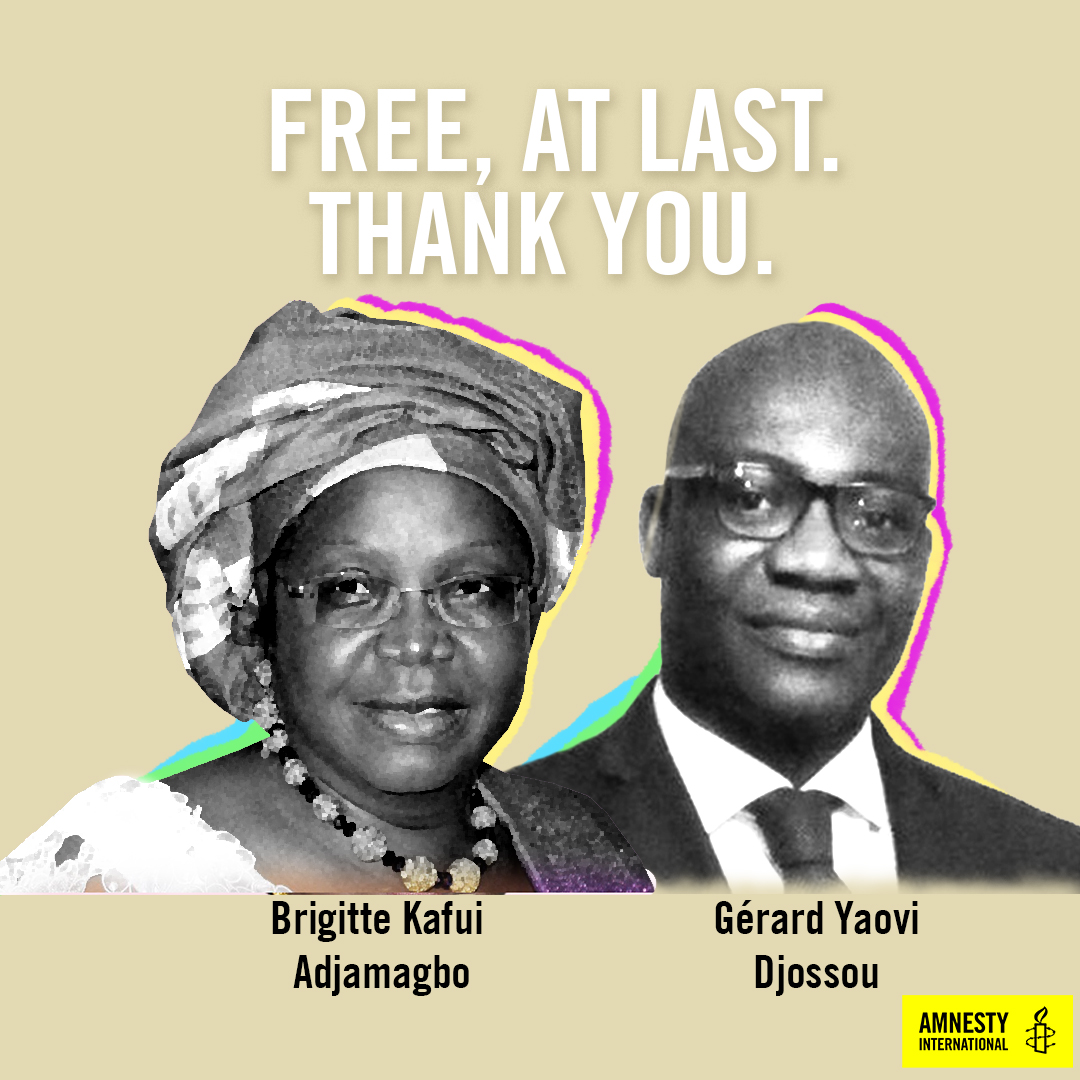 Auf beigem Hintergrund steht in weissen Buchstaben "Free, at last. Thank you." In der Bildmitte sind die schwarz-weiss-Fotos von Brigitte Kafui Adjamagbo und Gérard Yaovi Djossou. In der rechten unteren Bildecke steht das Amnesty-Logo.