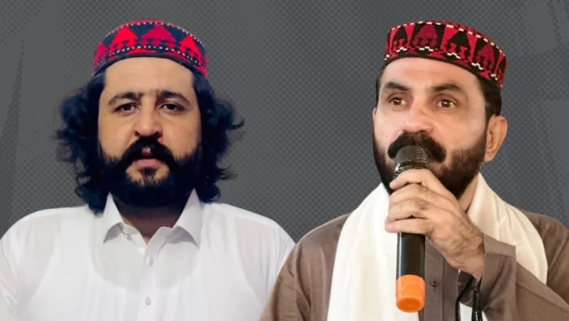 Collage bestehend aus zwei Porträtsfotos von Hanif Pashteen und Noor Ullah Tareen. Sie tragen eine traditionelle Kopfbedeckung. Noor Ullah Tareen spricht in ein Mikrofon, das er in seiner linken Hand hält. 