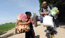 Flüchtlinge kehren im Juni 2010 aus Usbekistan nach Kirgisistan zurück