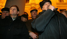 Oppositionelle Politiker bei einer Demonstration in Minsk, 19. Dezember 2010