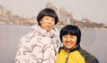 Chen Zhenping mit ihrer Tochter Jin Zhaohuan in Kaifeng