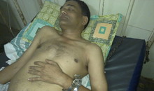 Ramesh Agrawal in Fesseln im Krankenhaus
