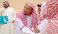 Dr. Suliaman al-Rashudi, vor dem Gerichtsgebäude