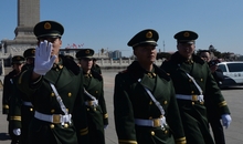 Polizisten auf dem Platz des Himmlischen Friedens in Peking im März 2014