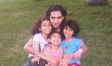 Raif Badawi mit seinen Kindern