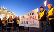 "Nein" zur Todesstrafe: Mahnwache vor der US-Botschaft in Berlin am 10.10.2010