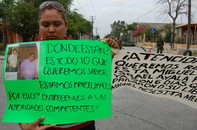 Eine Angehörige eines Verschwundenen protestiert in Nuevo Laredo, Mexiko, März 2009 