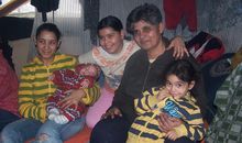 Smiljana mit ihrer Familie, Belvil-Siedlung, Belgrad, 2010