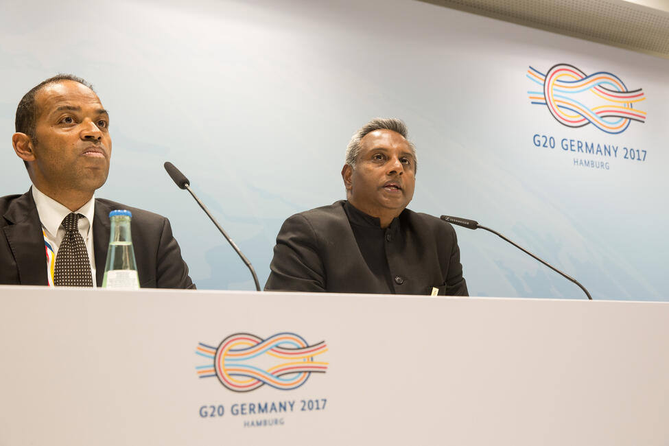 Markus N. Beeko auf dem Podium zur Pressekonferenz des G20 Gipfels