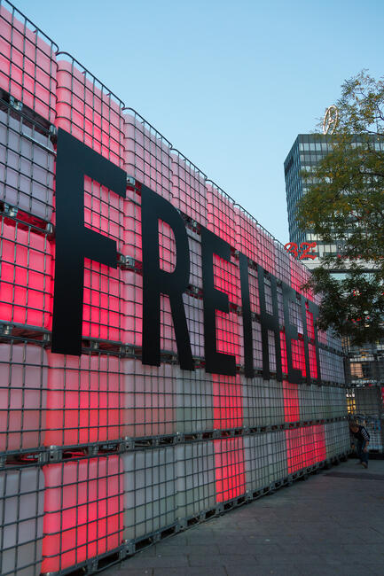 Lichtinstallation „Freiheit“ für inhaftierte Menschenrechtsverteidiger in der Türkei