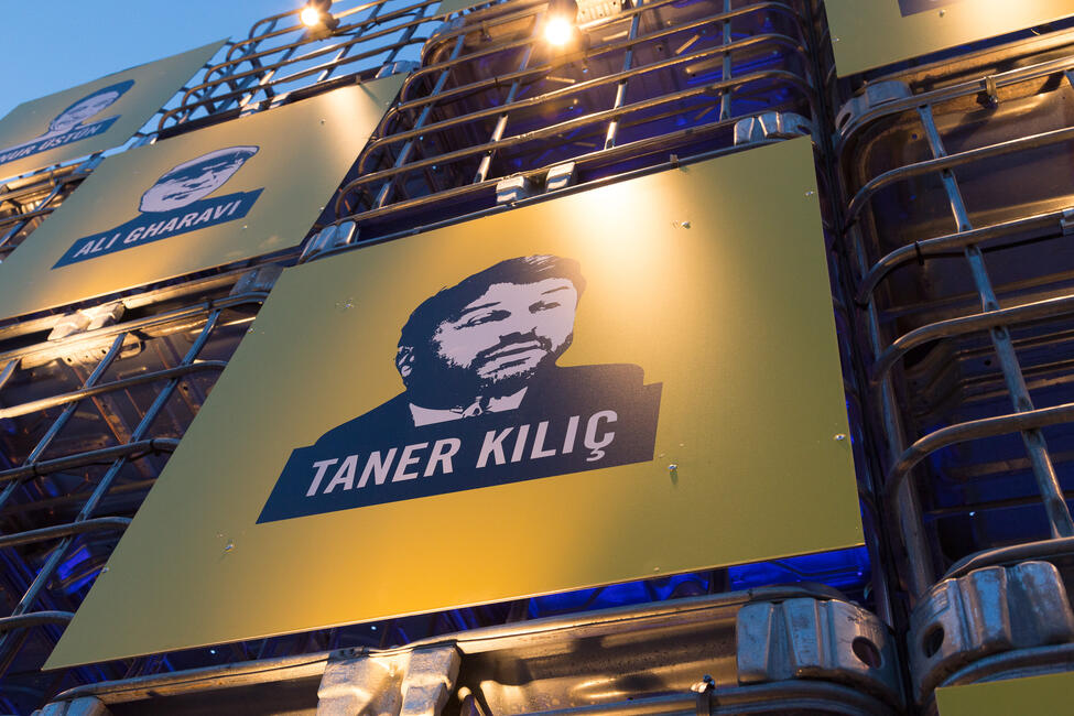 Lichtinstallation „Freiheit“ für inhaftierte Menschenrechtsverteidiger in der Türkei