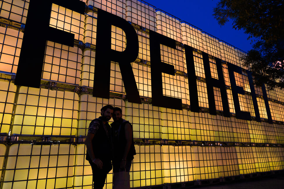 Lichtinstallation „Freiheit“ für inhaftierte Menschenrechtsverteidiger in der Türkei