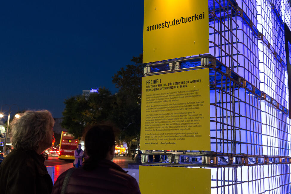 Lichtinstallation „Freiheit“ für inhaftierte Menschenrechtsverteidiger in der Türkei
