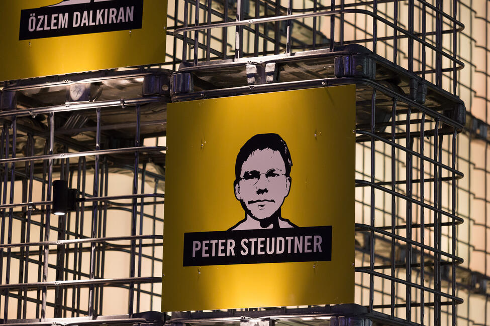 Lichtinstallation „Freiheit“ für inhaftierte Menschenrechtsverteidiger in der Türkei