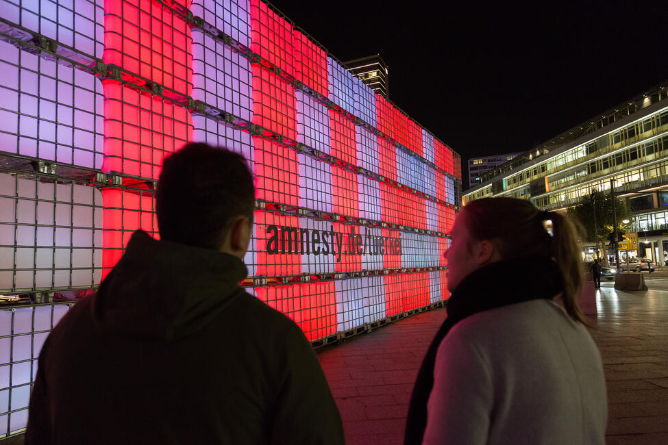 Lichtinstallation „Freiheit“ für inhaftierte Menschenrechtsverteidiger in der Türkei