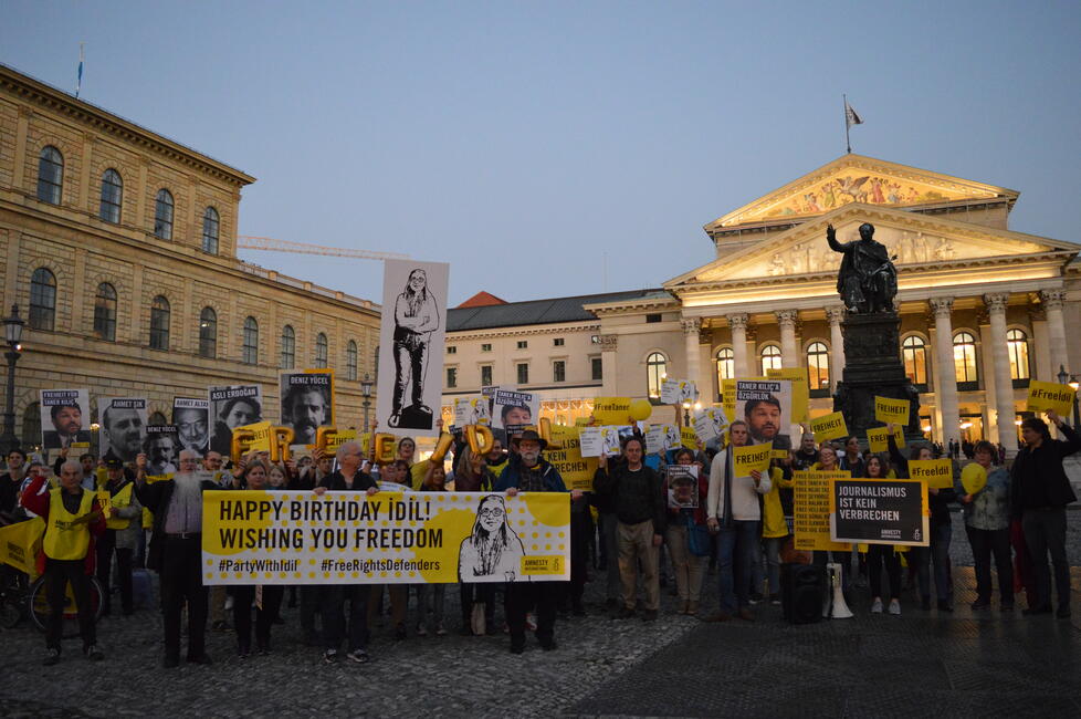 Amnesty-Aktion in München anlässlich İdil Esers Geburtstag am 14. Oktober