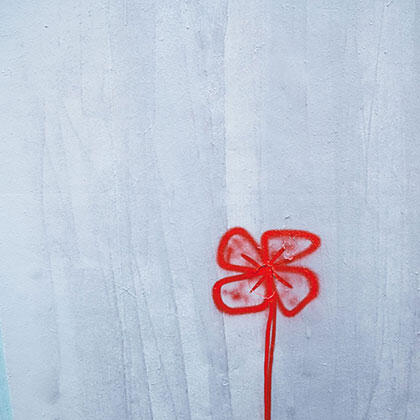 Graffito einer Blume.