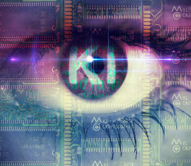 Das Bild zeigt die Nahaufnahme eines Auges in dessen Iris die Buchstaben "KI" stehen.