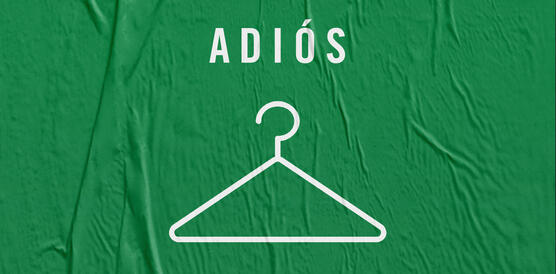 Grünes Plakat mit weißer Schrift "Adios", darunter die Illustration eines Kleiderbügels
