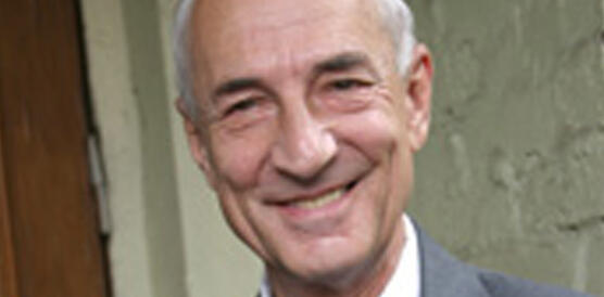 Das Bild zeigt das Porträtbild eine Mannes