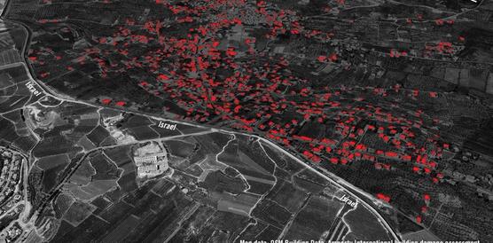 Infografik mit einer Karte, auf der Dutzende Gebäude markiert sind.