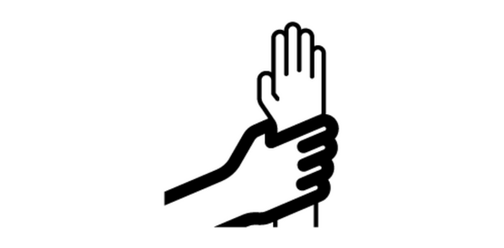 Eine Hand greift eine andere Hand als Symbol für staatliche Gewaltenteilung und Schutz der Menschenrechte