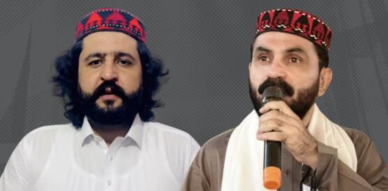 Collage bestehend aus zwei Porträtsfotos von Hanif Pashteen und Noor Ullah Tareen. Sie tragen eine traditionelle Kopfbedeckung. Noor Ullah Tareen spricht in ein Mikrofon, das er in seiner linken Hand hält. 