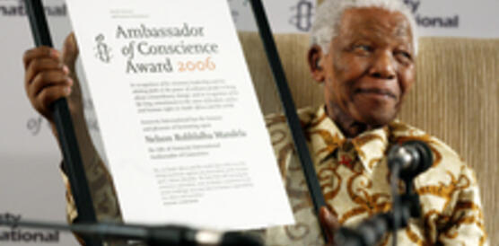 2006 ernannte Amnesty International Nelson Mandela zum "Botschafter des Gewissens" 2006