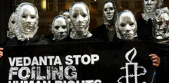Amnesty Aktion vor dem Gebäude von Vedanta Resources in London