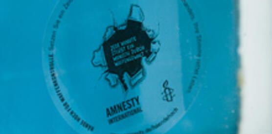 Aufkleber: "Jede Minute stirbt ein Mensch durch Waffengewalt"