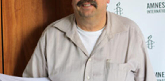 Wolfgang Grenz, stellv. Generalsekretär von Amnesty in Deutschland vor der Übergabe der gesammelten Unterschriften