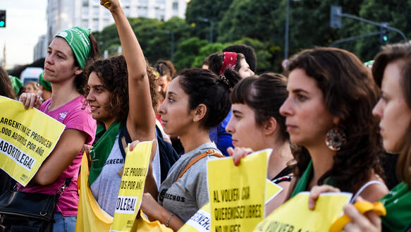 Aktivistinnen in Argentinien demonstrieren zum Weltfrauentag 2017