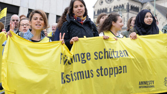 Protestaktion bei der Jahresversammlung 2016 in Neuss.