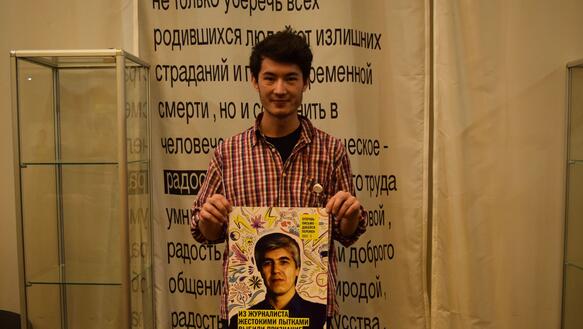 Der Journalist und LGBTI-Aktivist Ali Feruz 