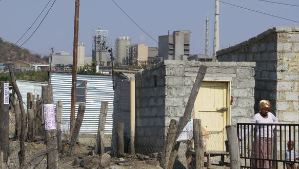 Heruntergekommene Siedlungen von Minenarbeitern in Marikana, Südafrika.