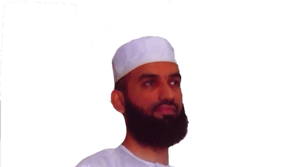 Porträtfoto von Ammar al Baluchi mit weißem Hintergrund