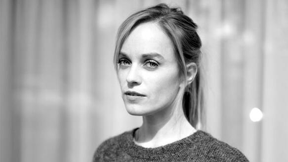 Portraitfoto von Schauspielerin Friederike Kempter 