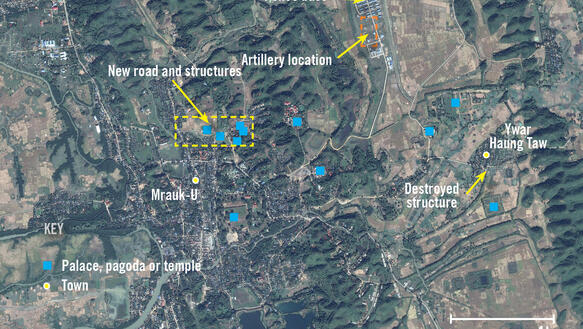Satellitenaufnahme des Orts Mrauk-U und der anliegenden Region, in der Zerstörungen und Artillerie beobachtbar sind