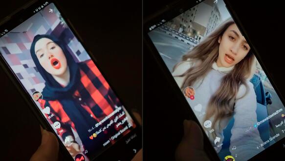 Auf dem linken Handy-Bildschirm ist ein Mädchen, das ein Kopftuch und rein rot-schwarz kariertes Oberteil trägt. Auf dem rechten Handy-Bildschirm sieht man ein Mädchen mit langen blonden Haaren.